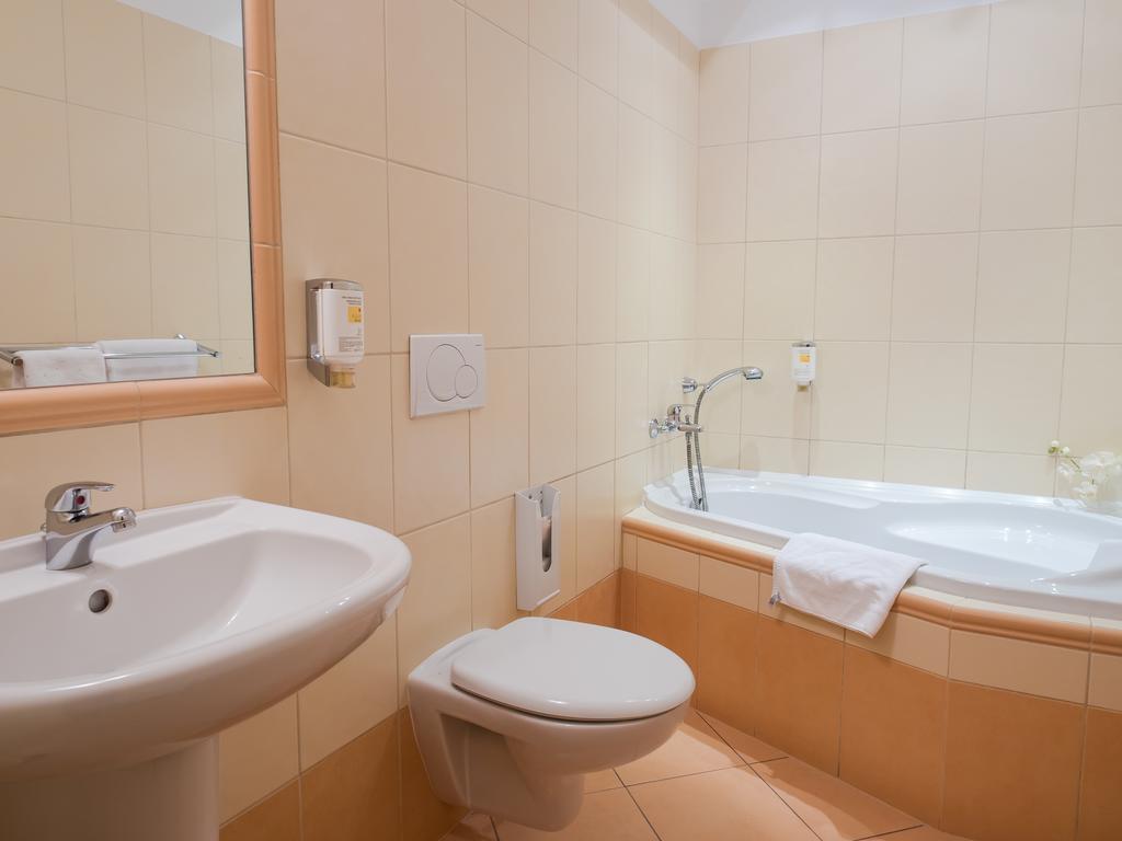 Hotel Cvilin Крнов Экстерьер фото