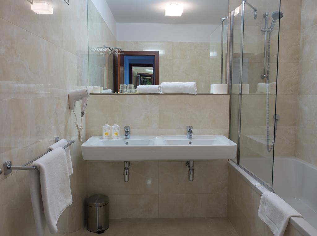 Hotel Cvilin Крнов Экстерьер фото